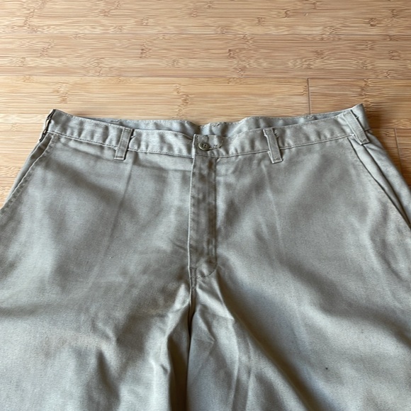 Dickies Relaxed Fit Multi-Use Pocket Work Shorts, Khaki - Picture 4 of 16